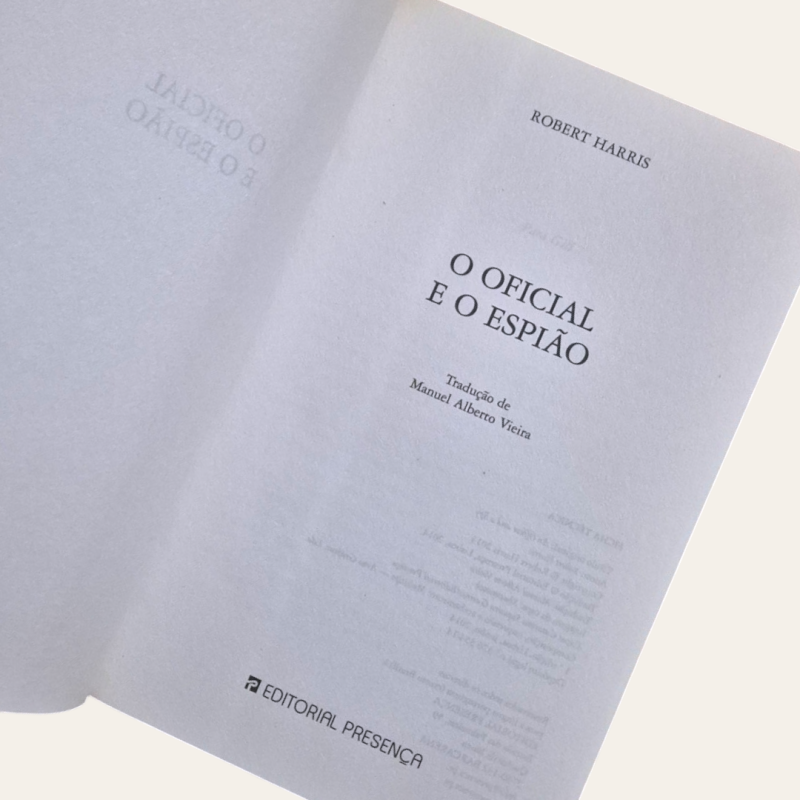 O Oficial e o Espião