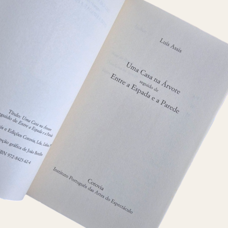 Uma Casa na Árvore seguido de Entre a Espada e a Parede