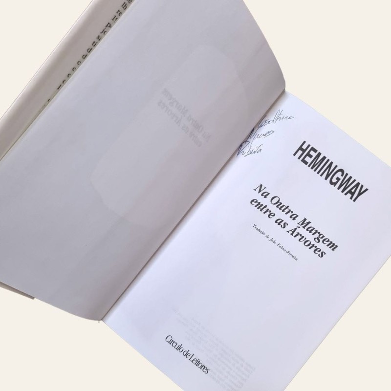 Na Outra Margem Entre as Árvores